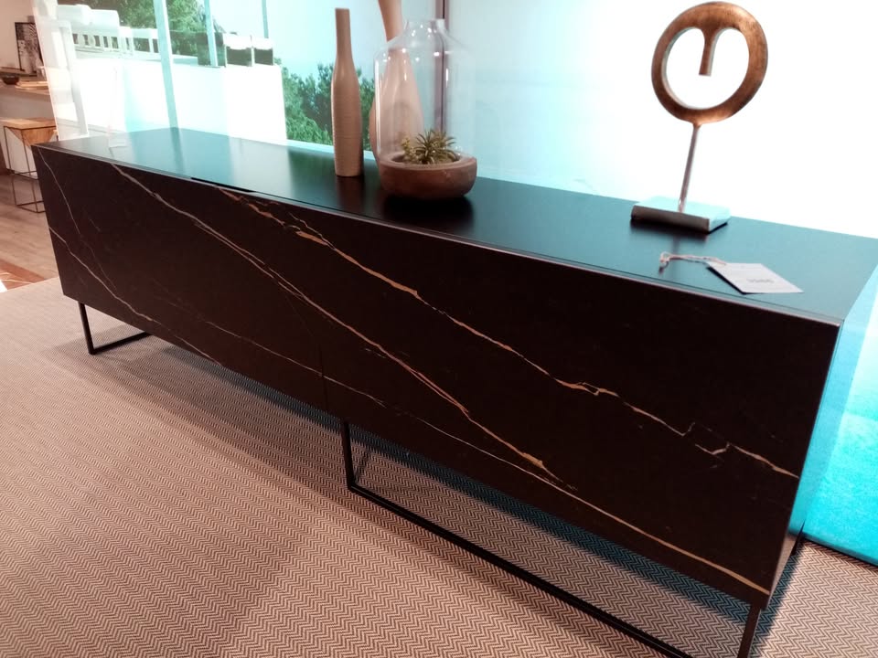 Aquest espectacular bufet de Bonaldo combina